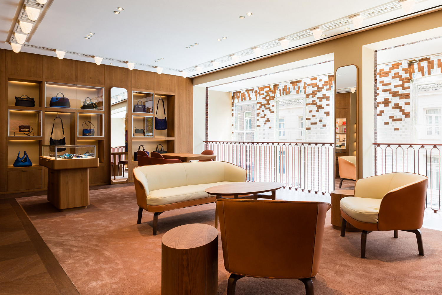 Hermès открыл бутик в знаменитом стеклянном доме MVRDV в Амстердаме