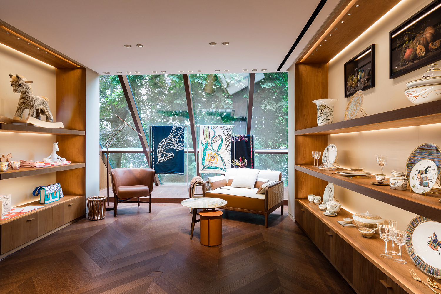 Hermès открыл бутик в знаменитом стеклянном доме MVRDV в Амстердаме