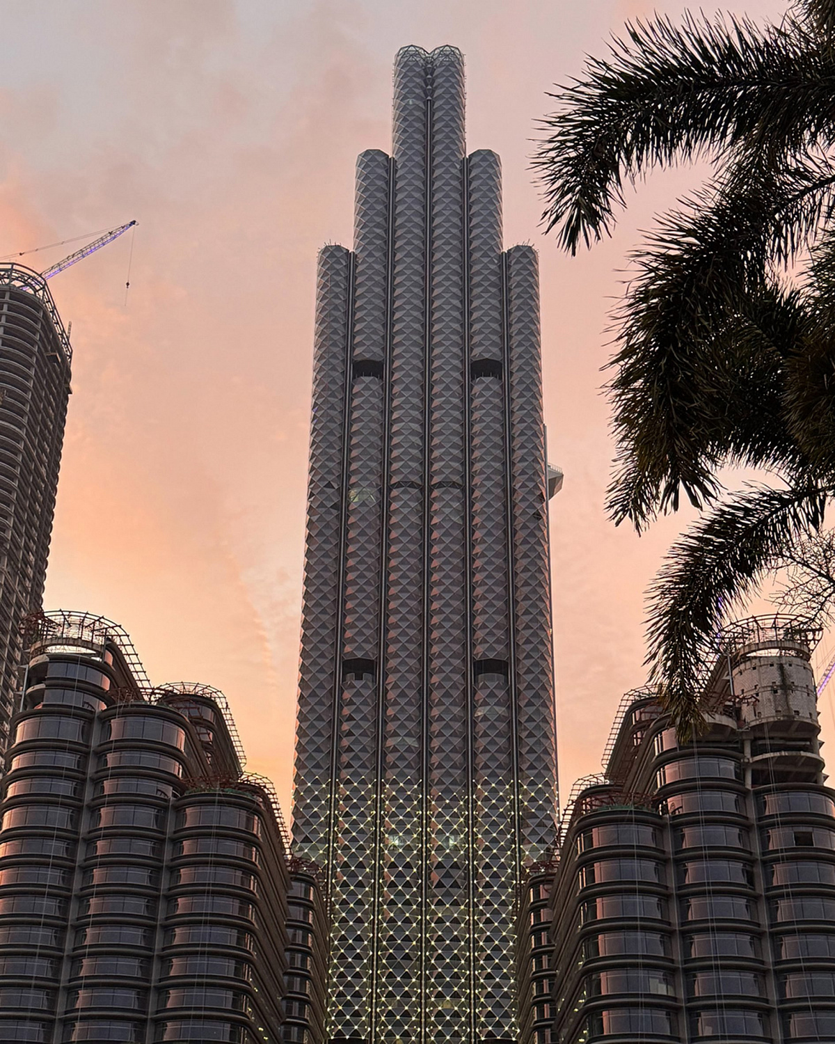 Foster + Partners демонстрирует новый небоскрёб в Шэньчжэне перед завершением строительства