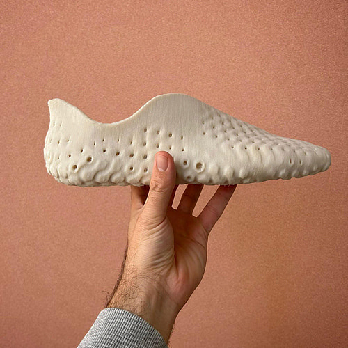 Vivobarefoot представляет биоразлагаемые кроссовки «сканирование-распечатка-почва»